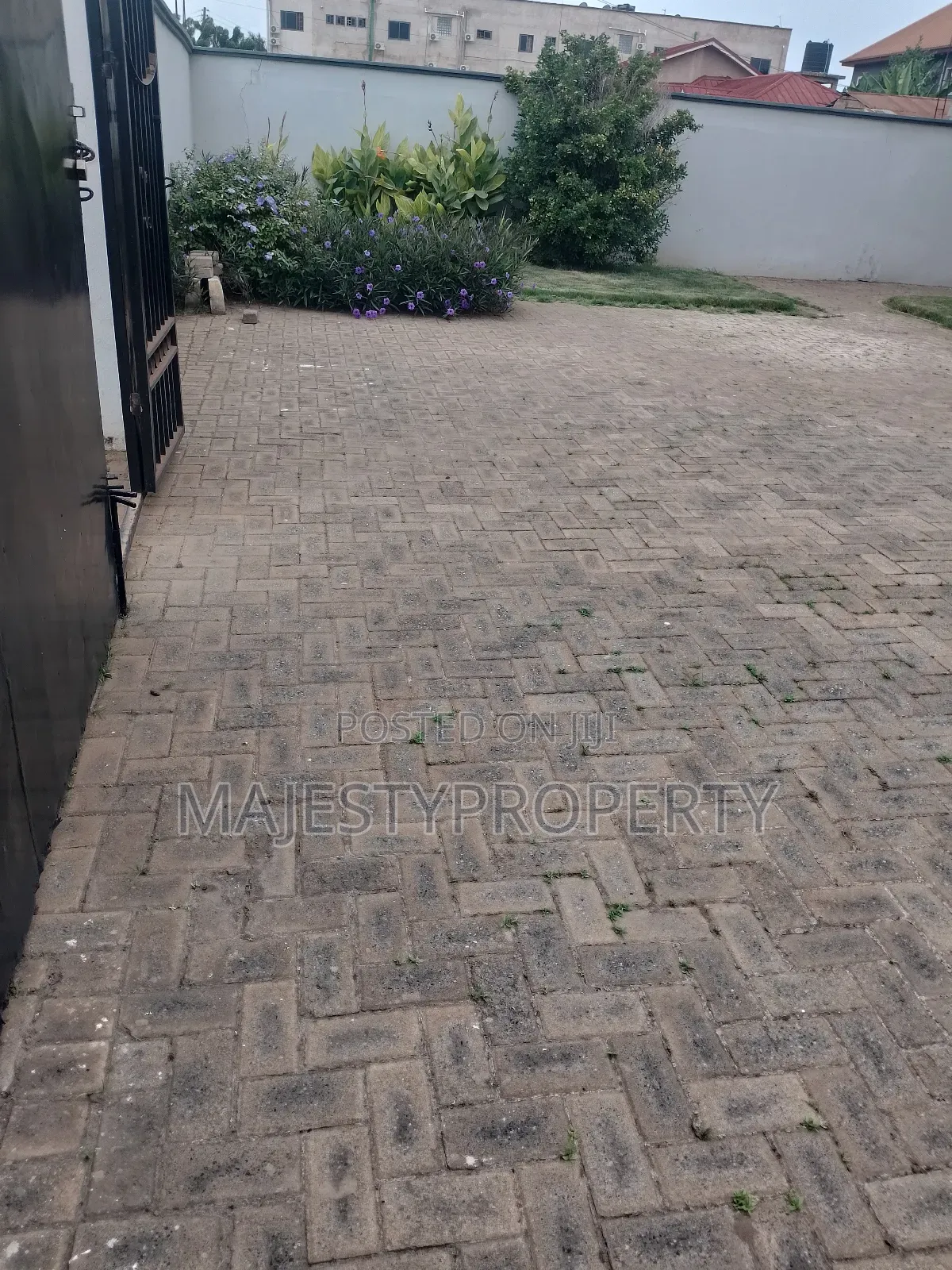3bdrm House in Botwe, School Junction for rent