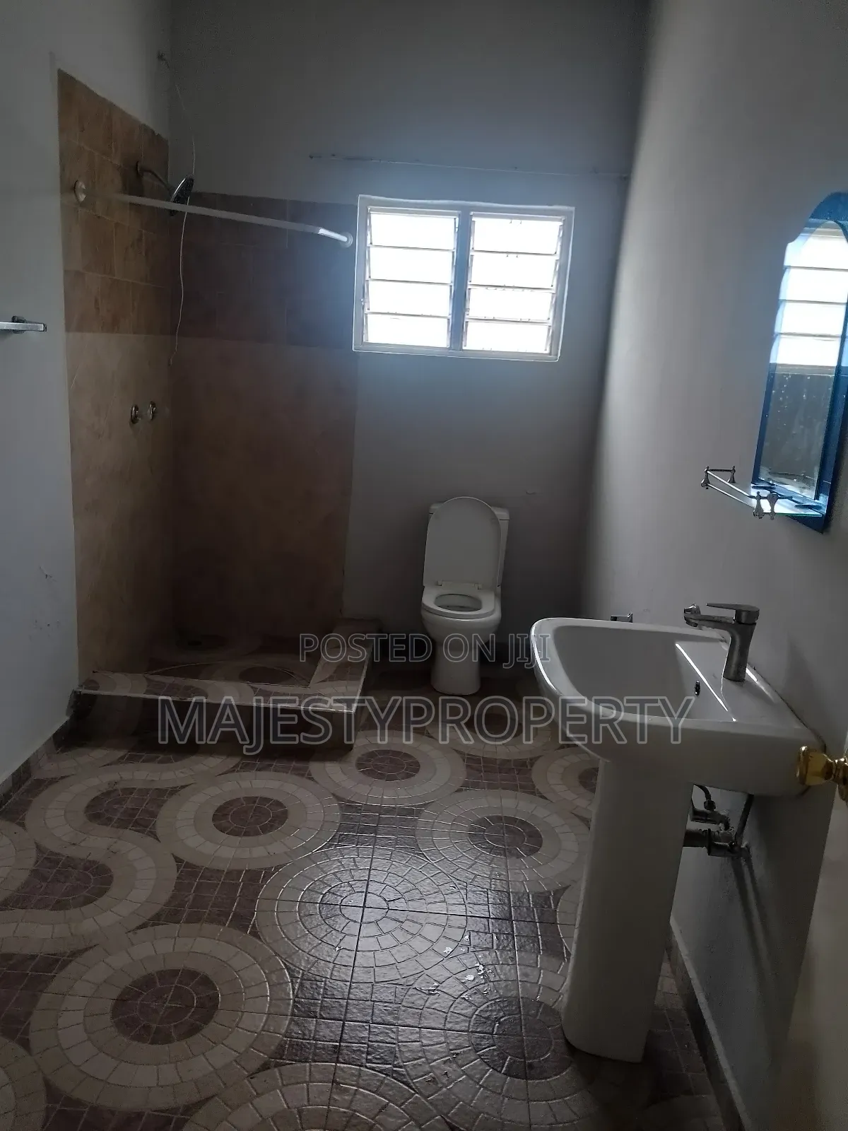 3bdrm House in Botwe, School Junction for rent