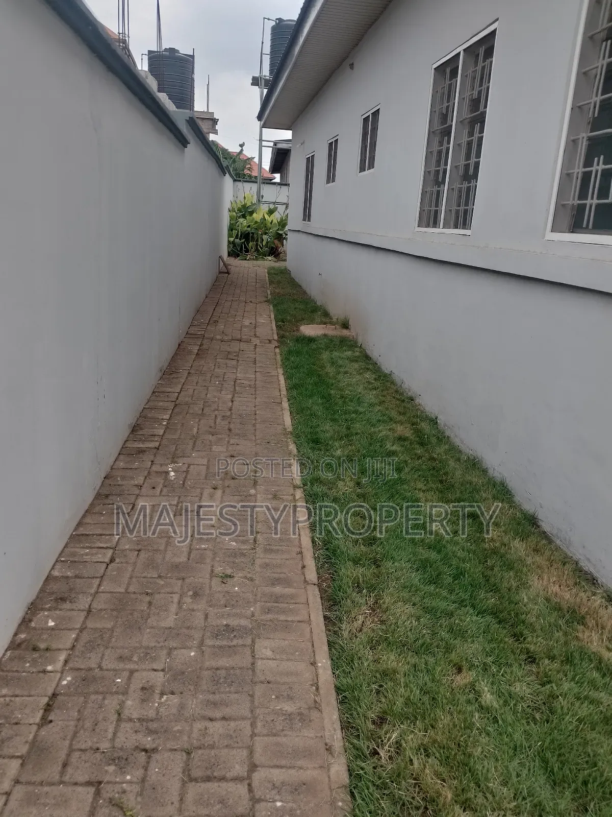 3bdrm House in Botwe, School Junction for rent