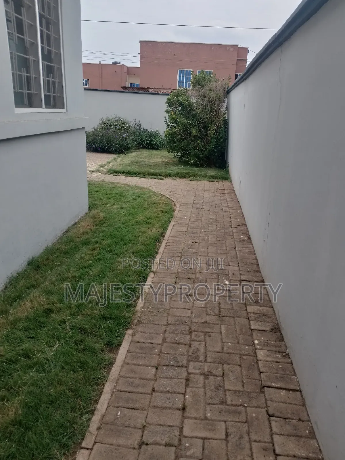 3bdrm House in Botwe, School Junction for rent