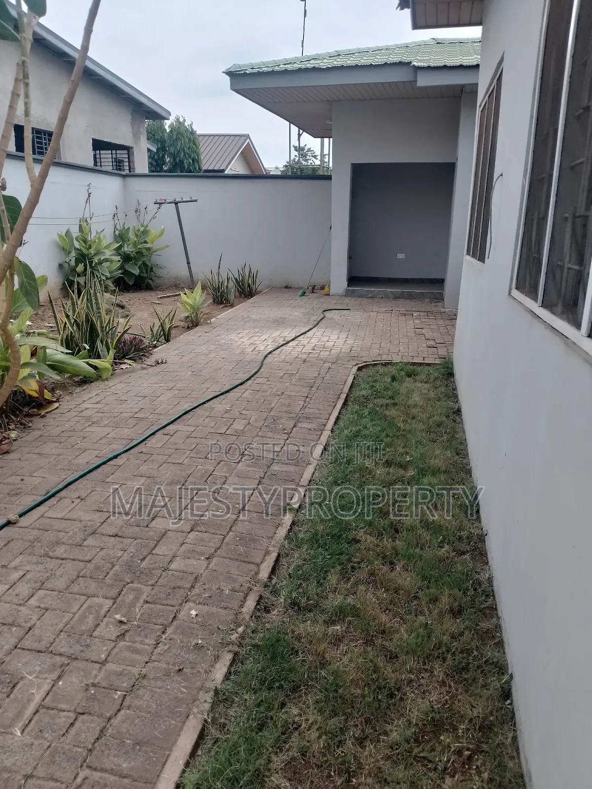 3bdrm House in Botwe, School Junction for rent