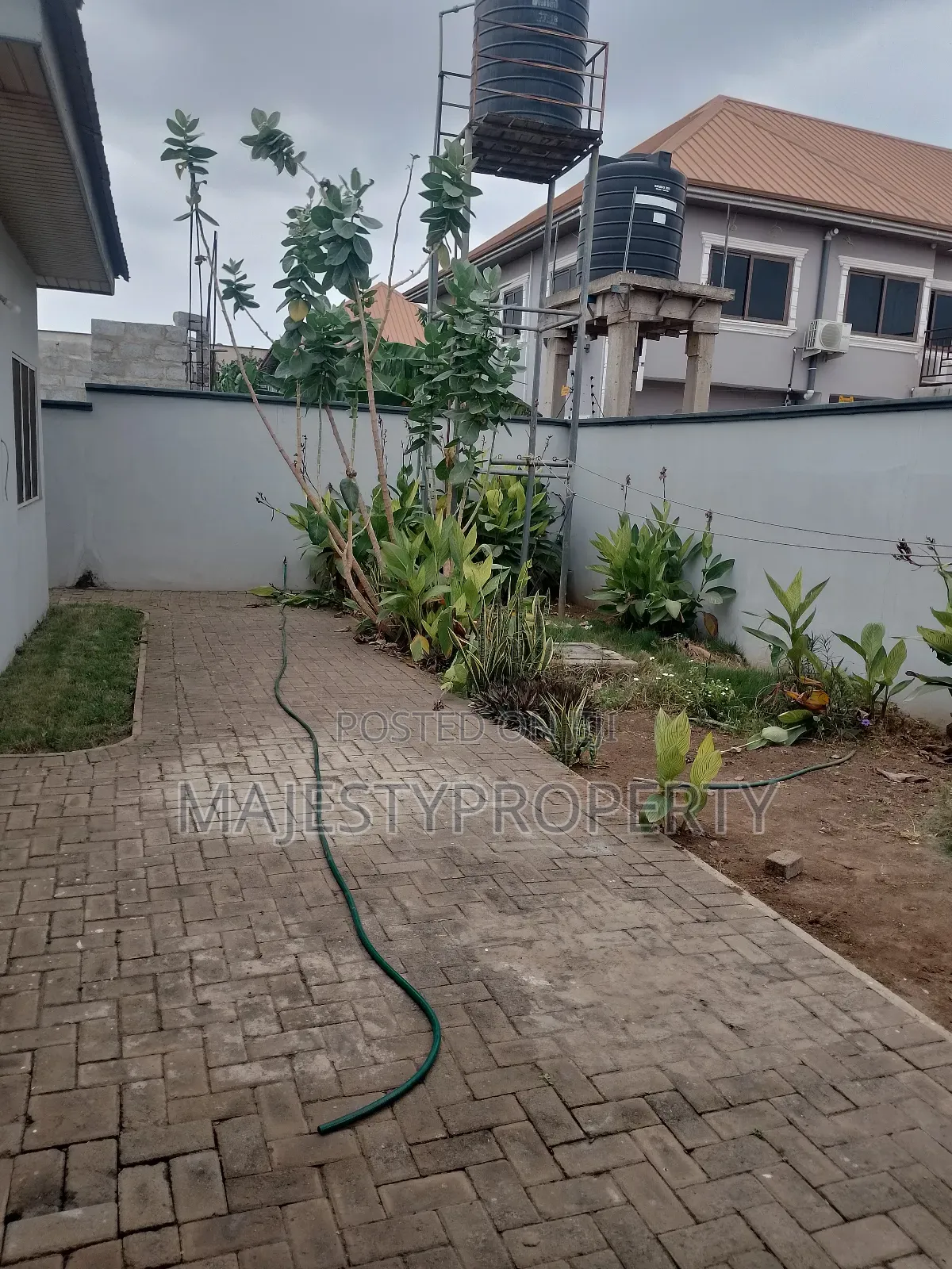 3bdrm House in Botwe, School Junction for rent