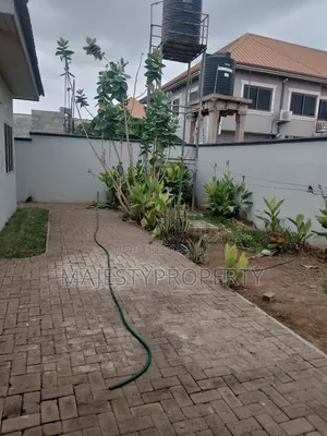 3bdrm House in Botwe, School Junction for rent