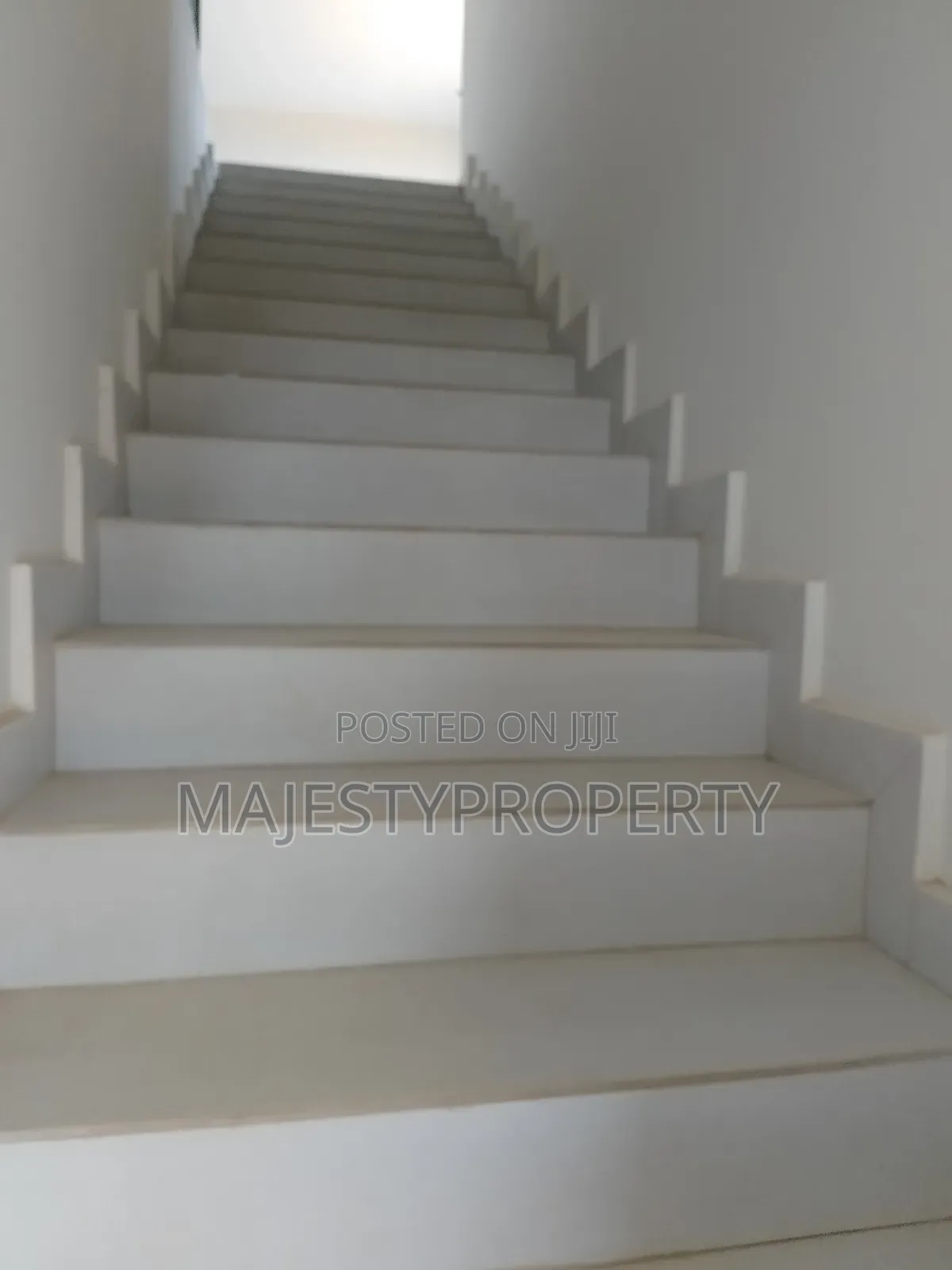 Newly Built Luxurious Executive 3bedrooms Self-Compound for Sale