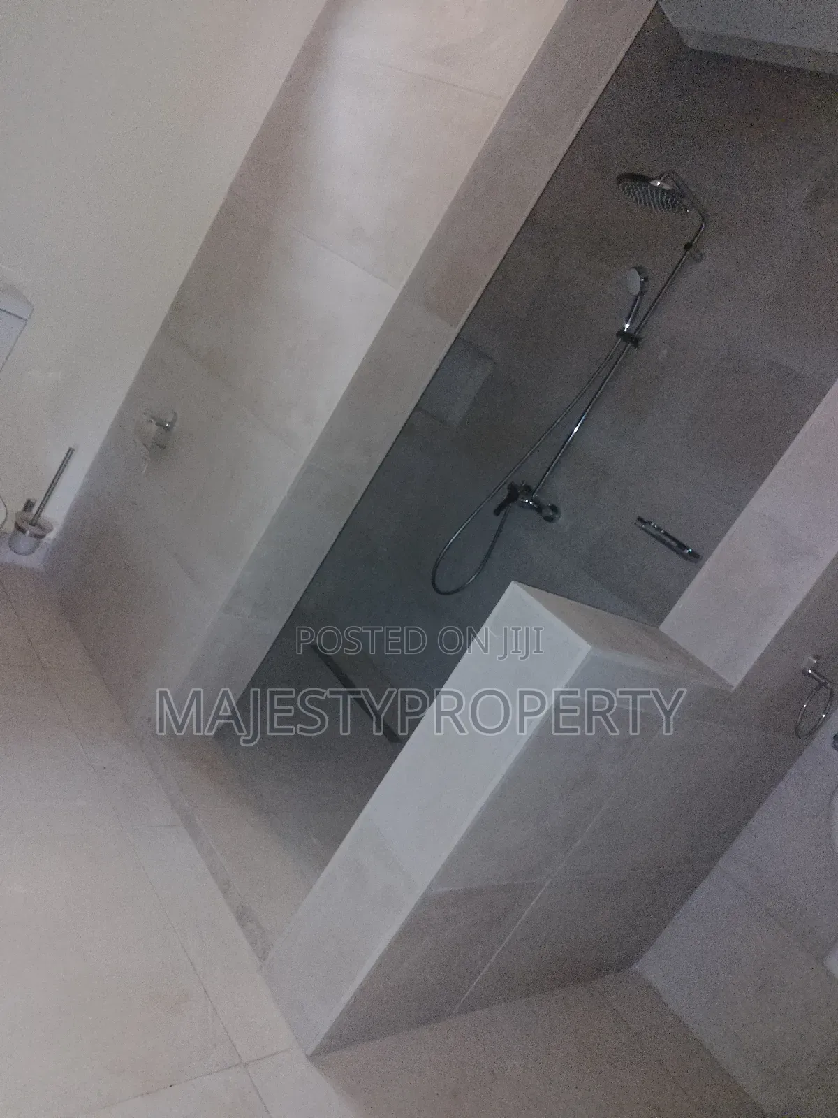Newly Built Luxurious Executive 3bedrooms Self-Compound for Sale