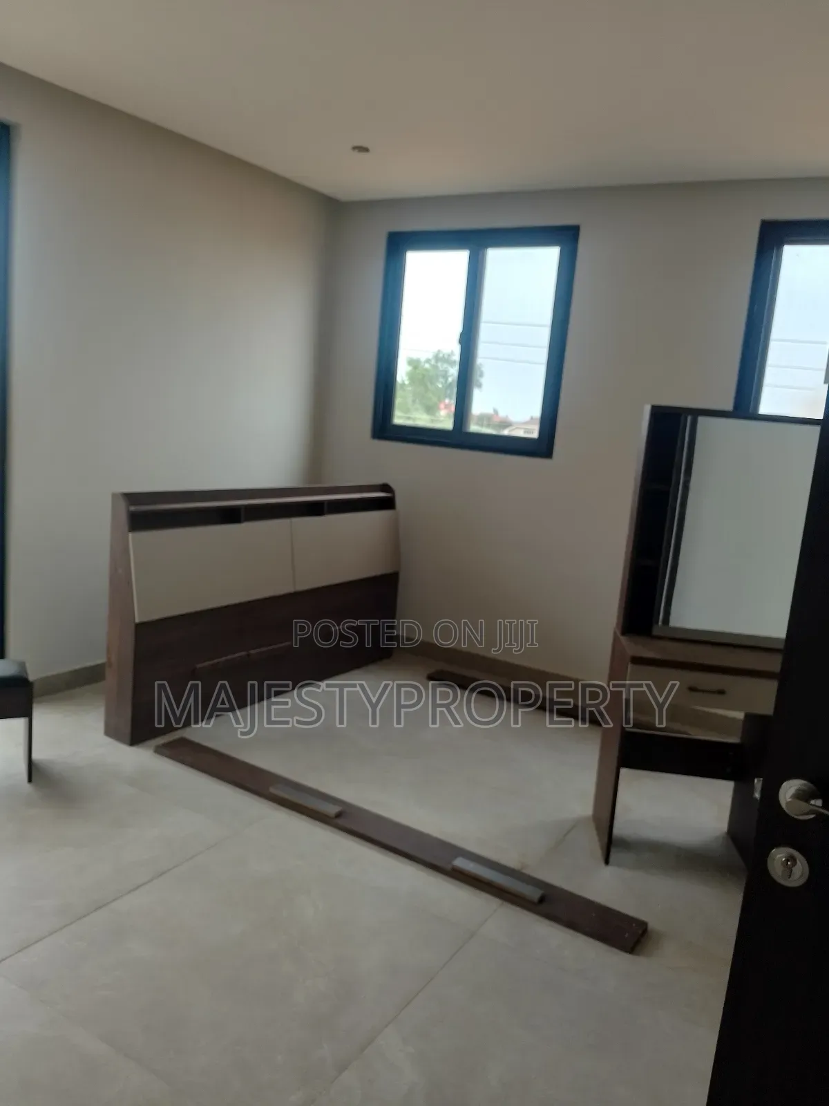 Newly Built Luxurious Executive 3bedrooms Self-Compound for Sale