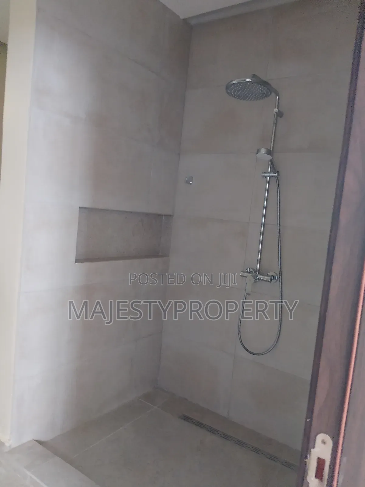Newly Built Luxurious Executive 3bedrooms Self-Compound for Sale