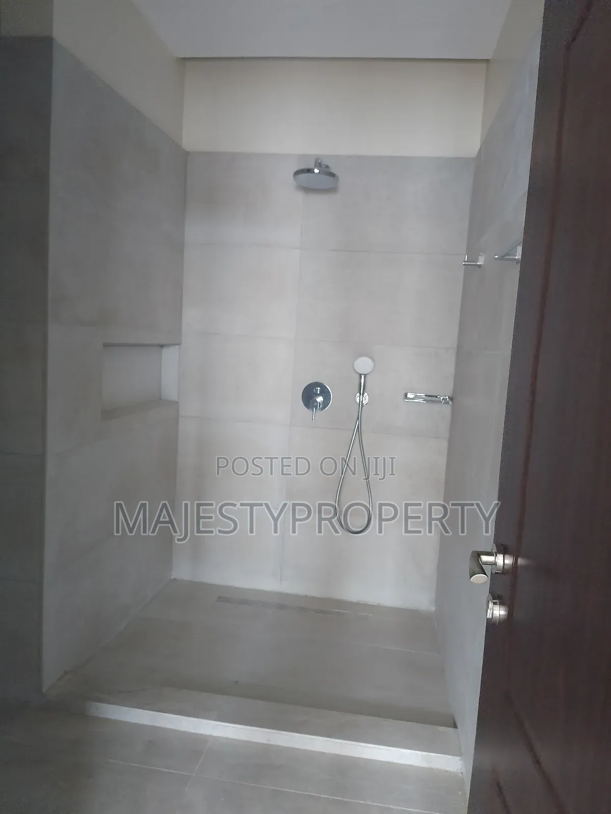 Newly Built Luxurious Executive 3bedrooms Self-Compound for Sale