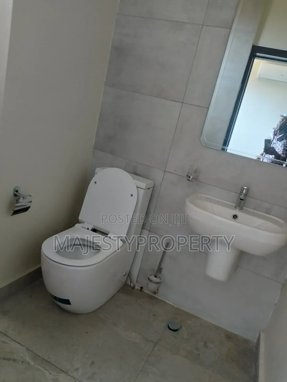 Newly Built Luxurious Executive 3bedrooms Self-Compound for Sale