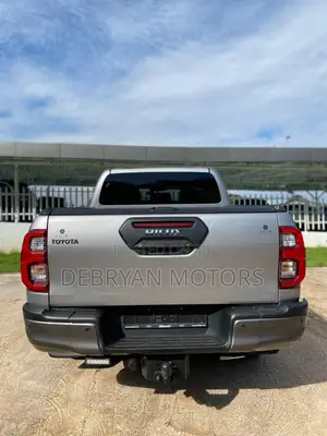 Toyota Hilux Revo Double Cab Deisel 2.4 AWD 2021 Silver
