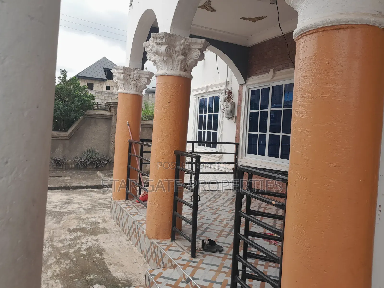 12bdrm House in Buobai/ Asokore, Kumasi Metropolitan for sale