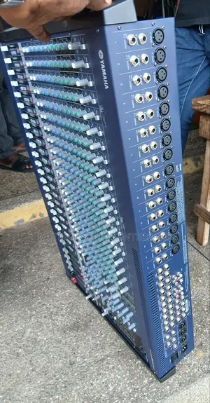 Yamaha Raw Mixer (Mg24 Channels)