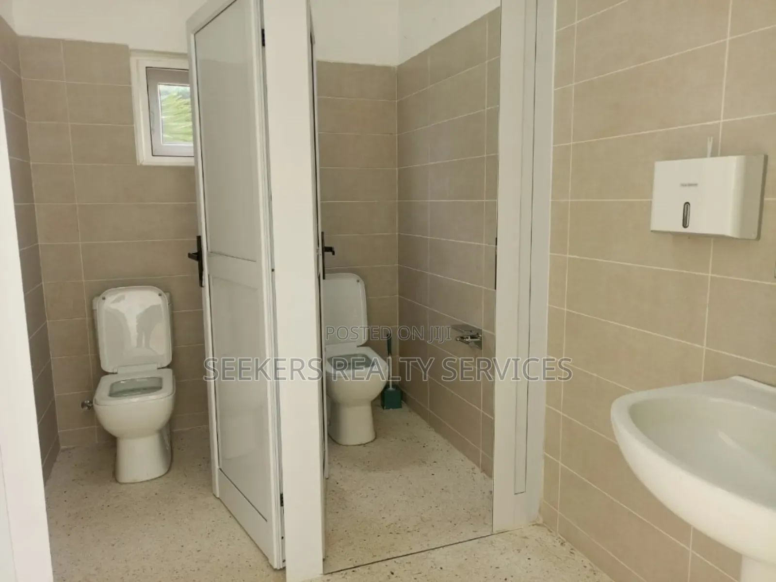 3rooms Office Space to Let