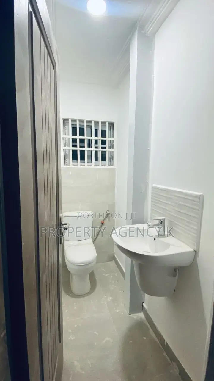 3bdrm Apartment in Kfs, Weija for rent
