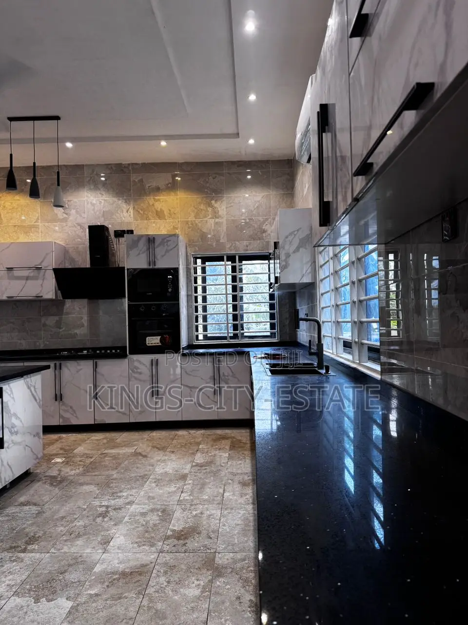 5bdrm House in Ashongman Estate for sale