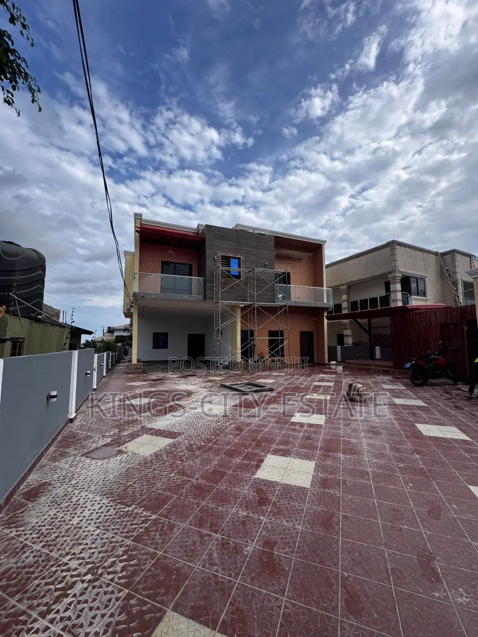5bdrm House in Ashongman Estate for sale