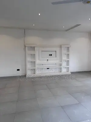 5bdrm House in Ashongman Estate for sale