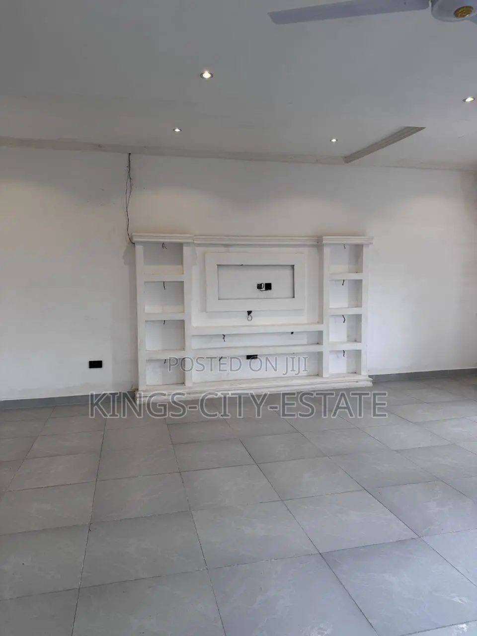 5bdrm House in Ashongman Estate for sale
