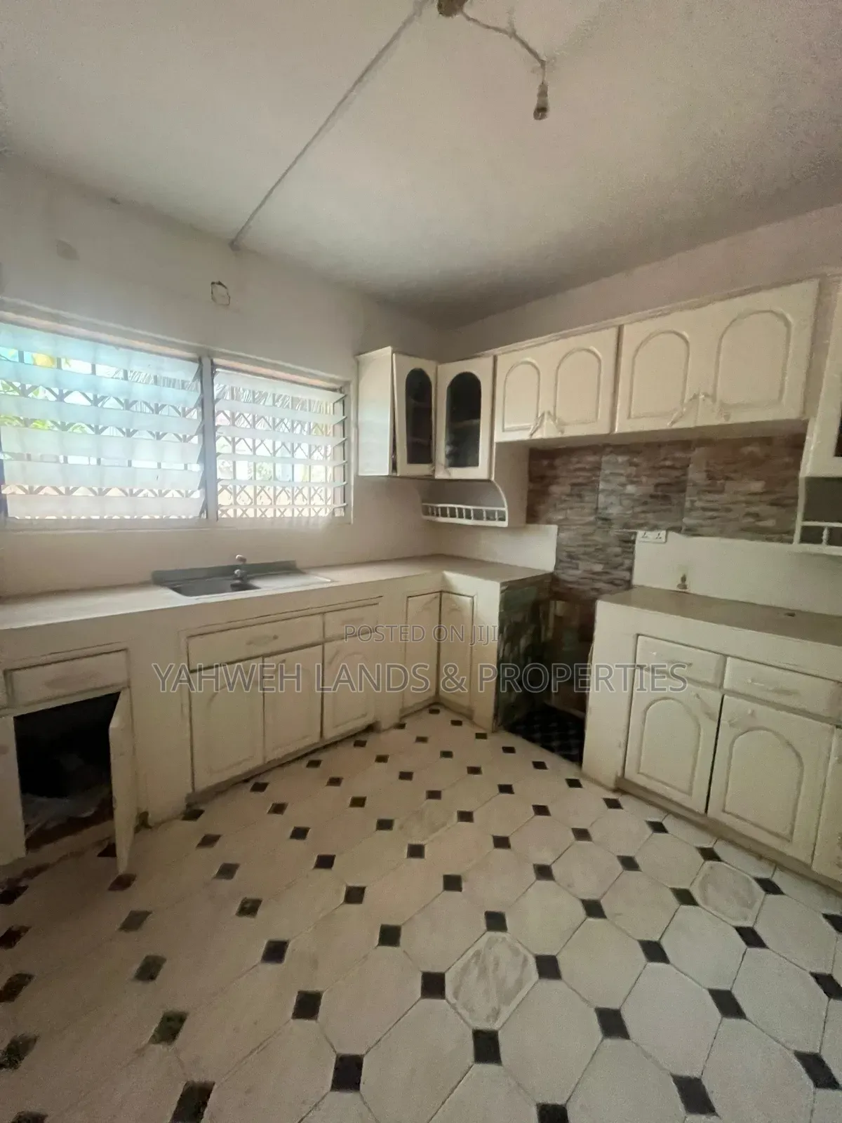 6bdrm House in Spintex for rent