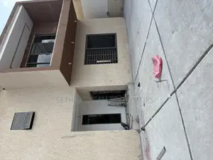 4bdrm House in Skm, Lake Side Estate for sale