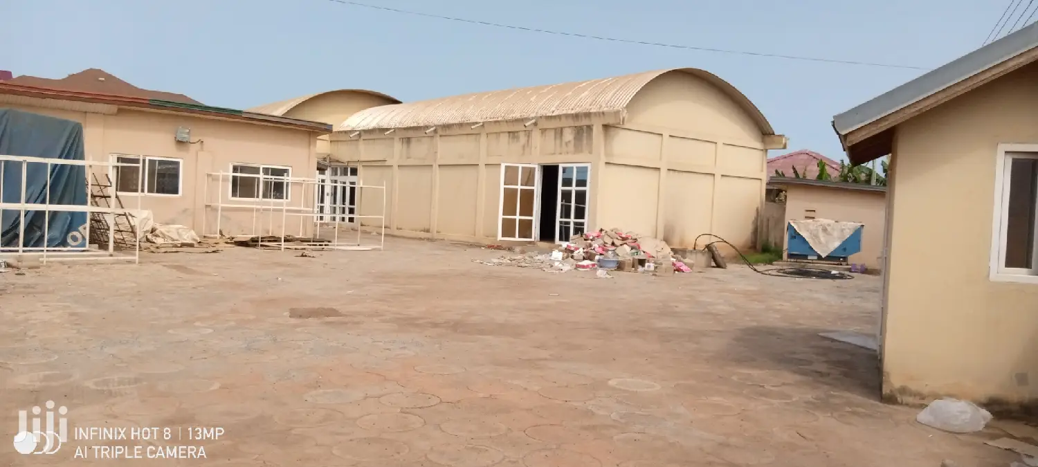600 Sqm Warehouse With 3bedrooms for Rent