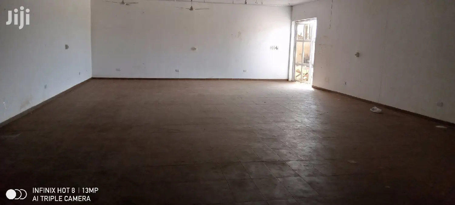 600 Sqm Warehouse With 3bedrooms for Rent