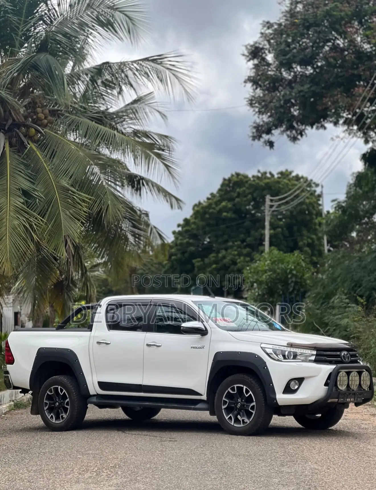 Toyota Hilux Revo Double Cab Deisel 2.4 AWD 2017 White