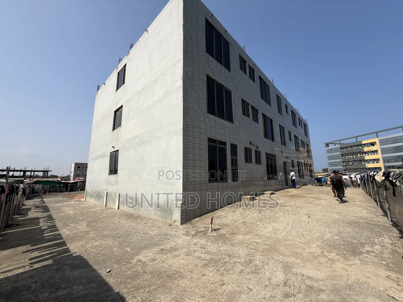 Tema Community One 21 Bedrooms With Office for Rent