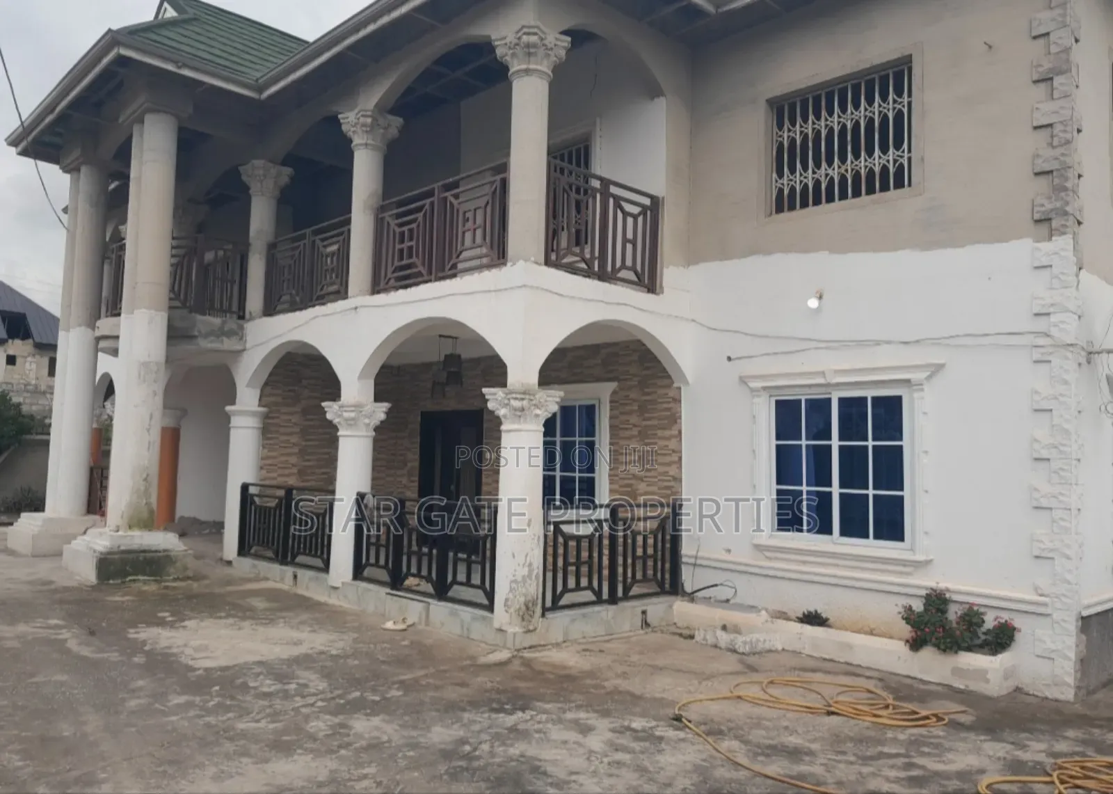 12bdrm House in Near Asokore for sale