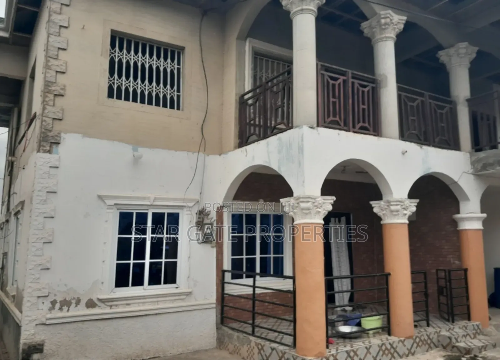 12bdrm House in Near Asokore for sale