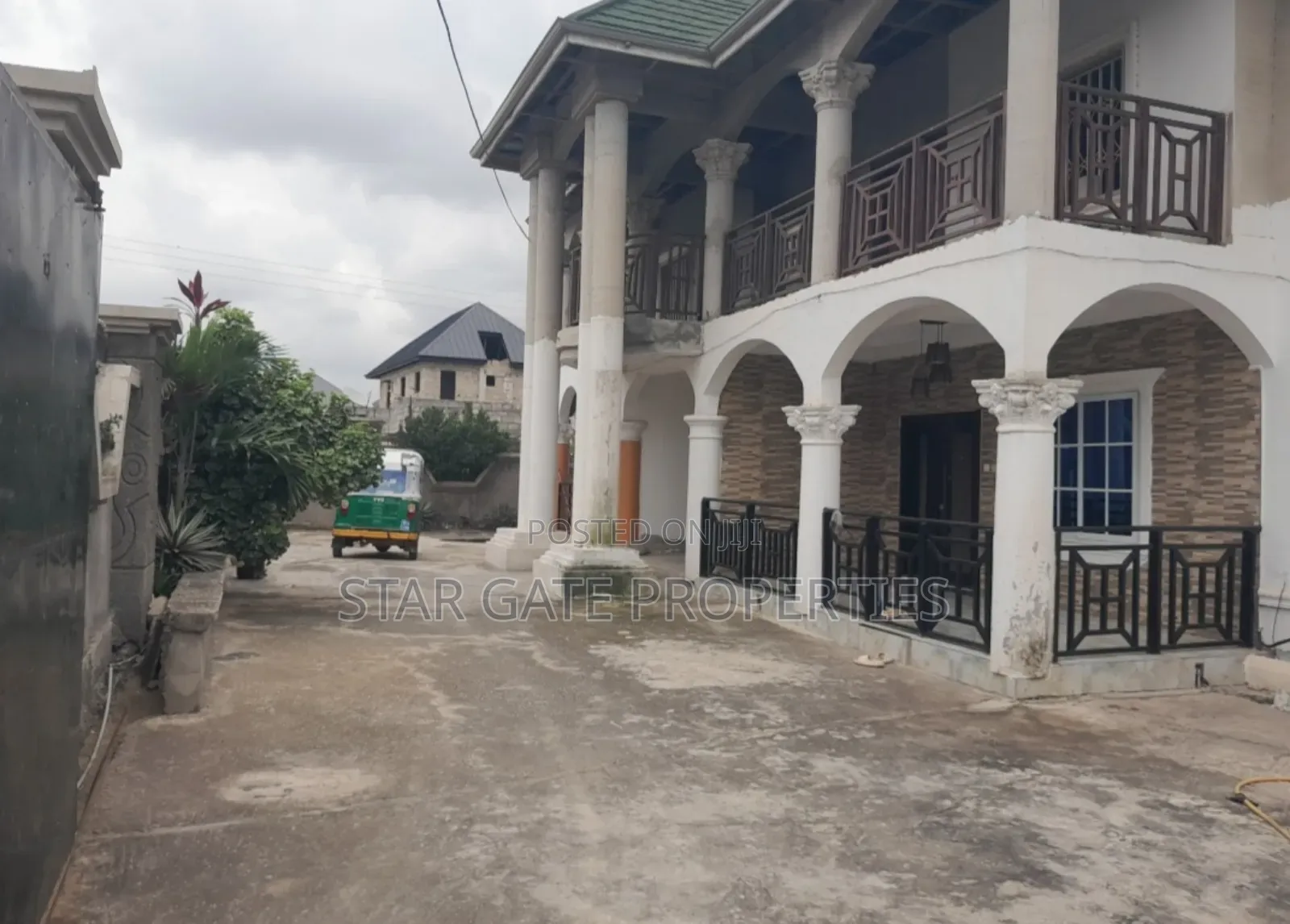 12bdrm House in Near Asokore for sale