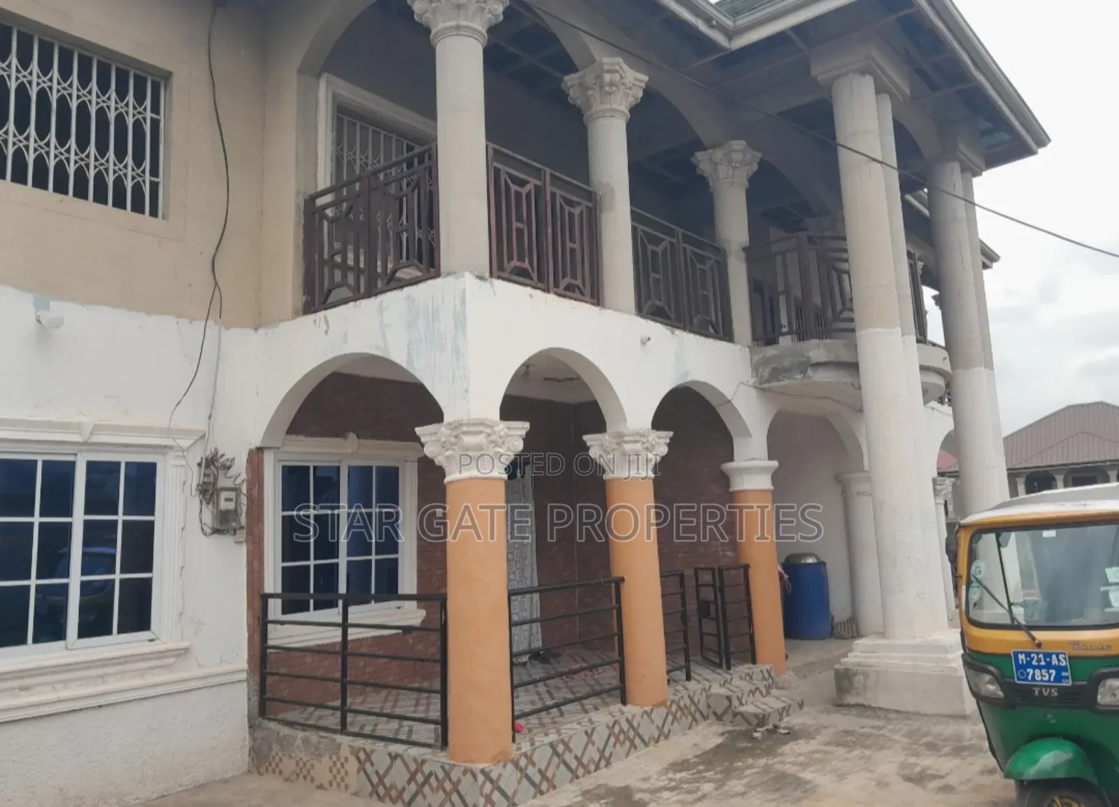12bdrm House in Near Asokore for sale
