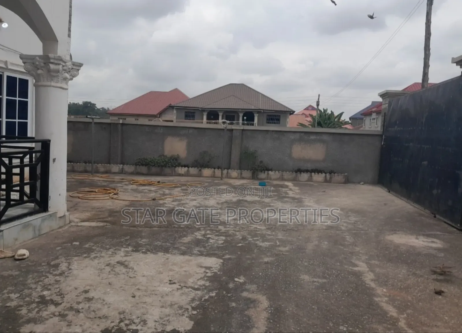 12bdrm House in Near Asokore for sale