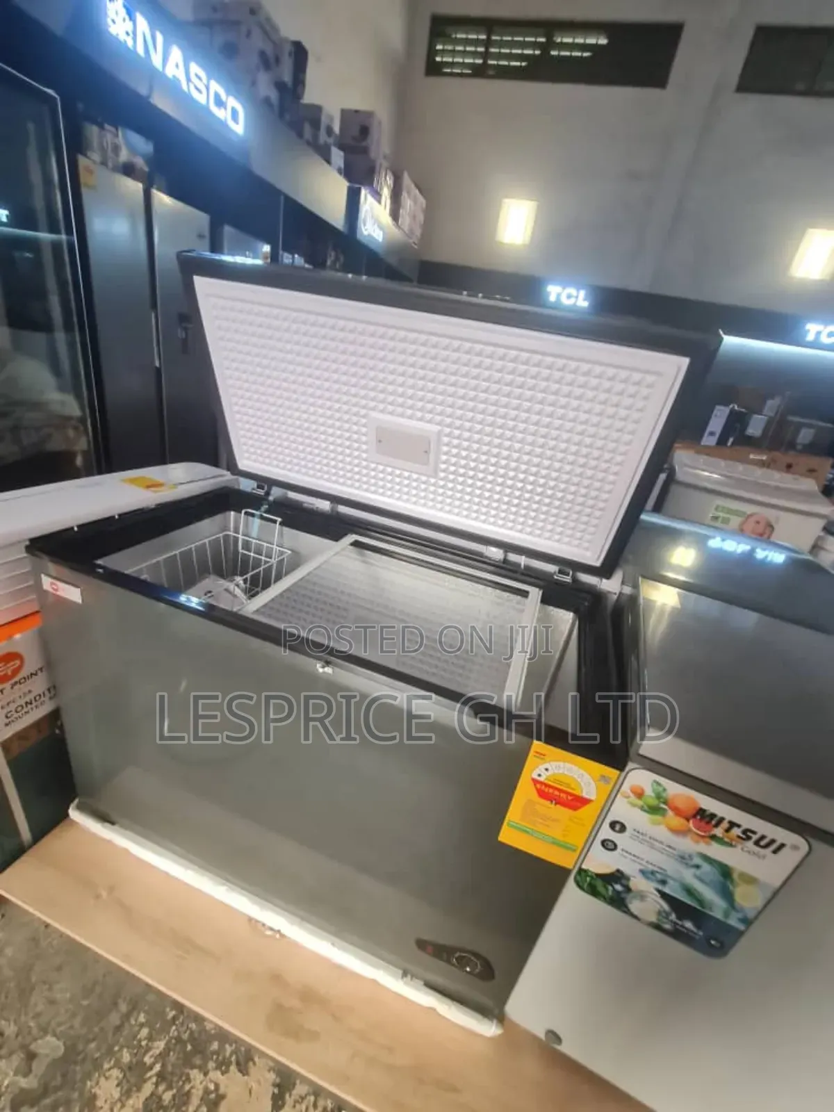 Neat and Clean Chest Freezer 318l