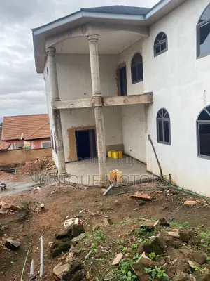An Executive 4bedroom en-Suite House