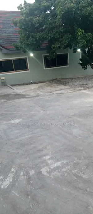 4bdrm House in Block Factory Close for sale