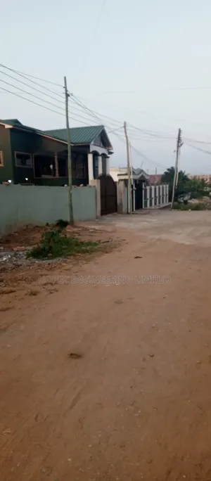 4bdrm House in Block Factory Close for sale