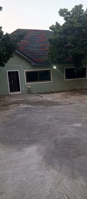 4bdrm House in Block Factory Close for sale