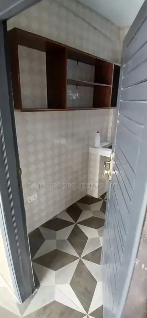 1bdrm Duplex in De-Icons Real Estate, Awutu Senya East Municipal