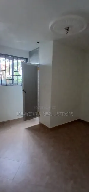 1bdrm Duplex in De-Icons Real Estate, Awutu Senya East Municipal