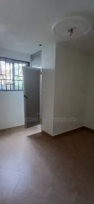 1bdrm Duplex in De-Icons Real Estate, Awutu Senya East Municipal