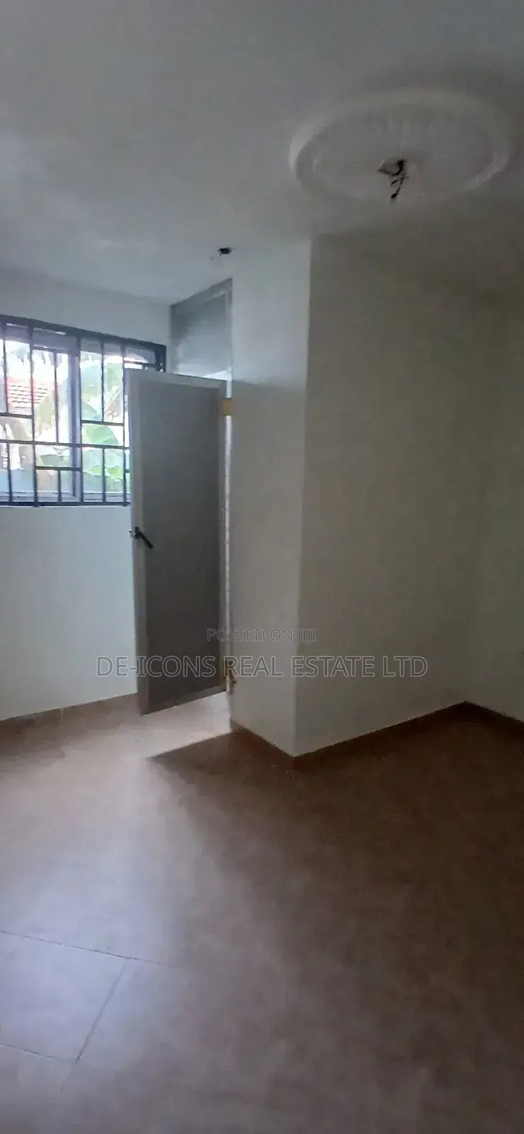 1bdrm Duplex in De-Icons Real Estate, Awutu Senya East Municipal