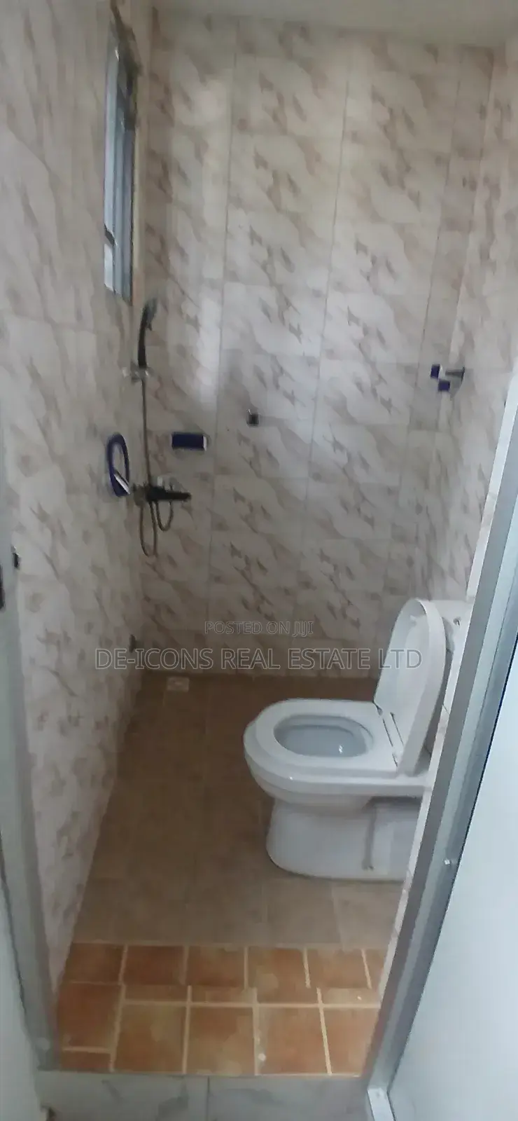 1bdrm Duplex in De-Icons Real Estate, Awutu Senya East Municipal