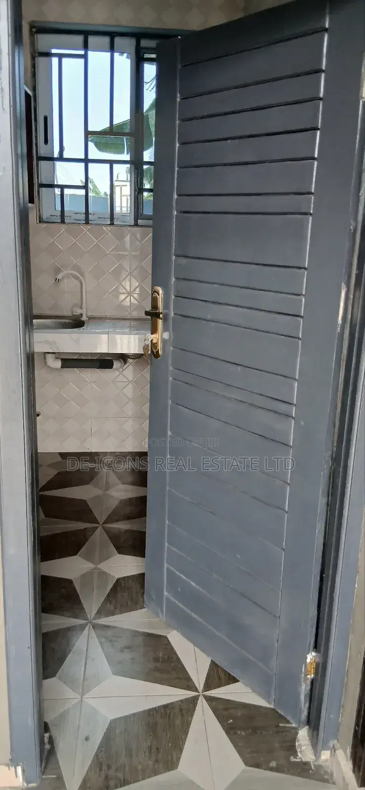 1bdrm Duplex in De-Icons Real Estate, Awutu Senya East Municipal