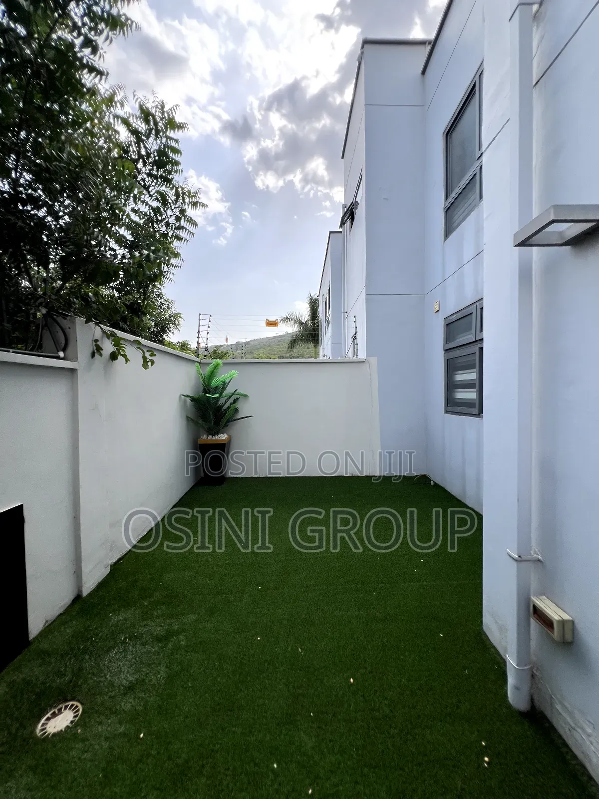 Furnished 2bdrm Townhouse / Terrace for rent