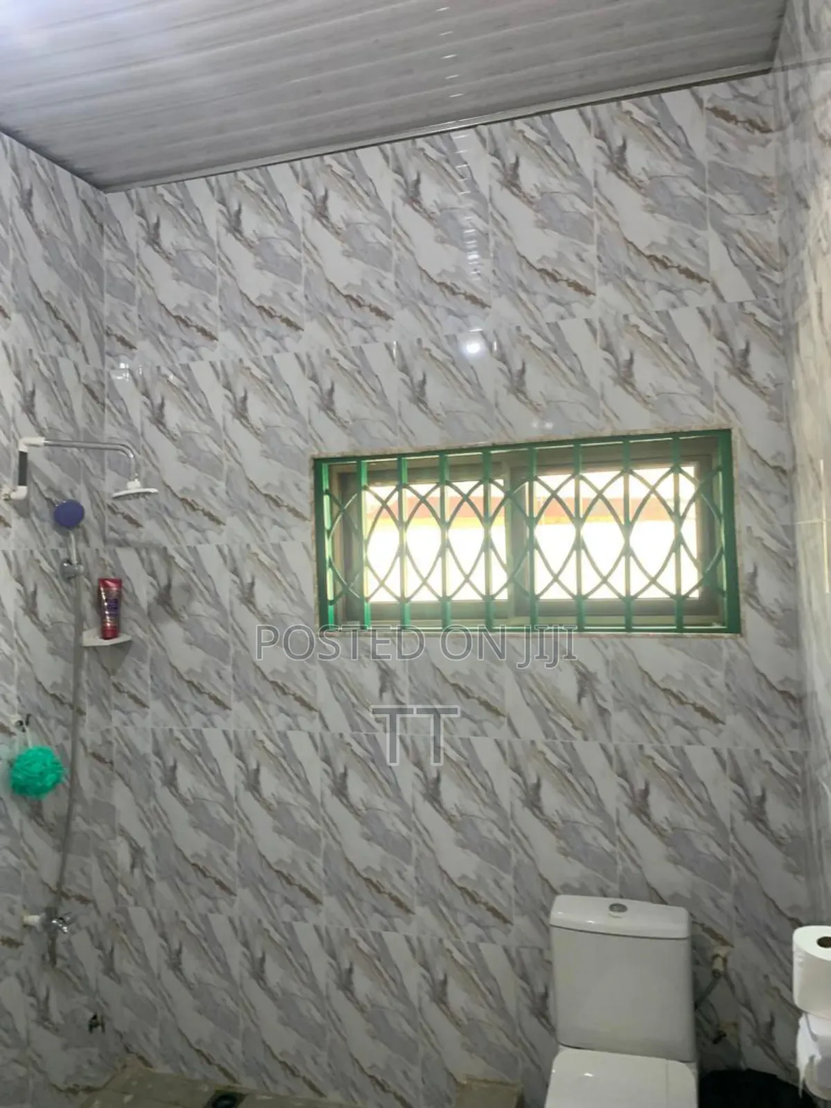 3bdrm Apartment in Teshie Agblezaa Off for rent