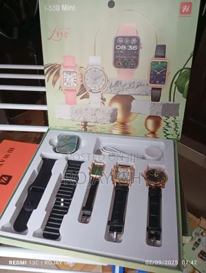 I-530 Smart Watch That Comes With 3 Female Quartz Watches - Black