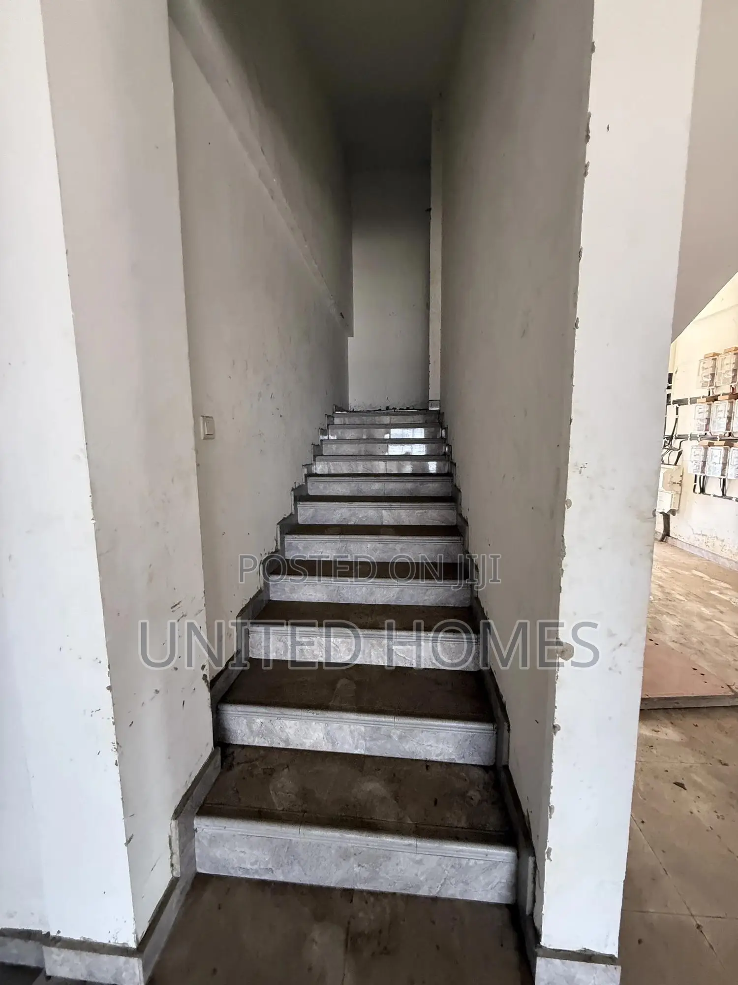 Tema Community One 21 Bedrooms With Office for Rent