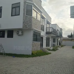 4bdrm Townhouse / Terrace in East Legon, A&C Mall Area for rent