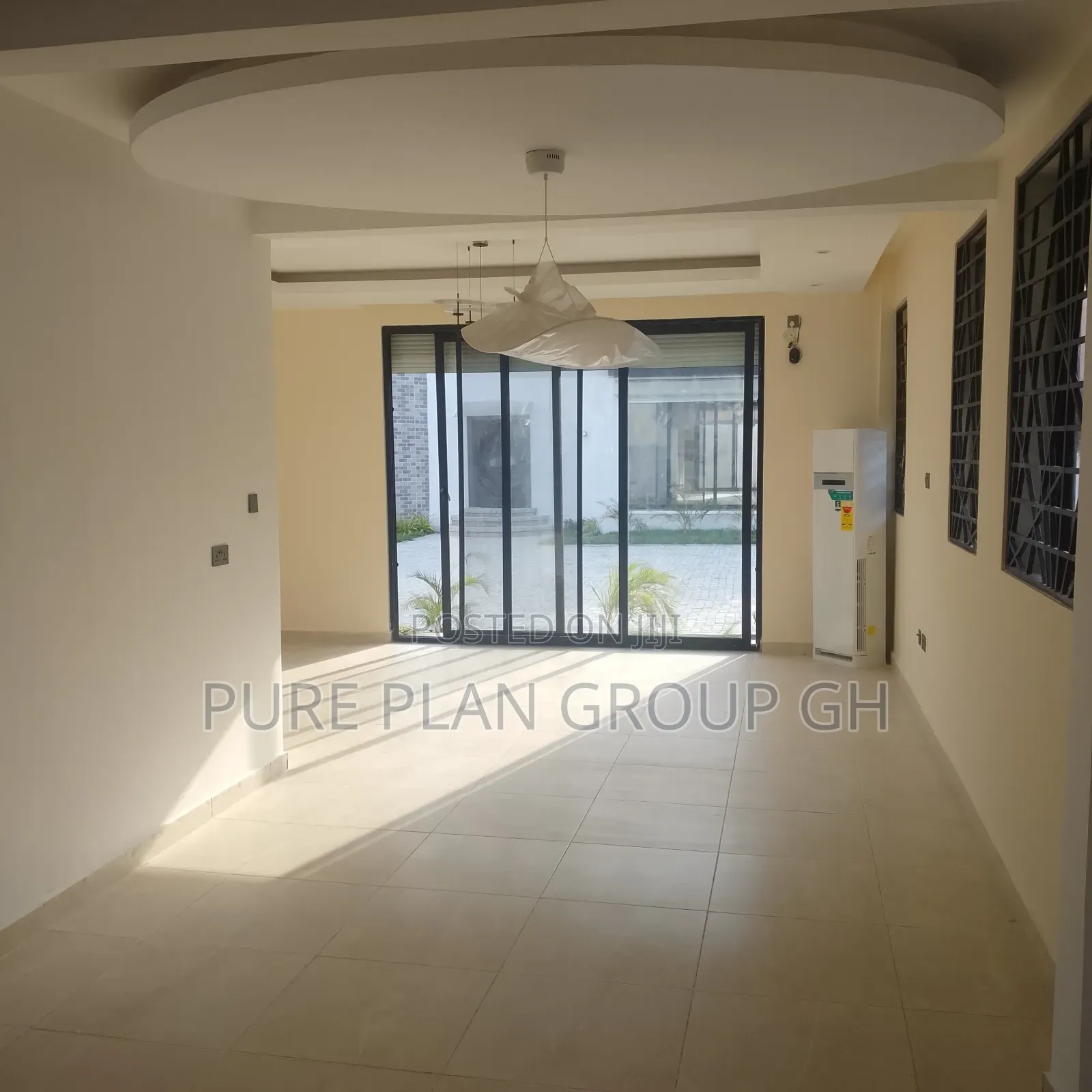 4bdrm Townhouse / Terrace in East Legon, A&C Mall Area for rent